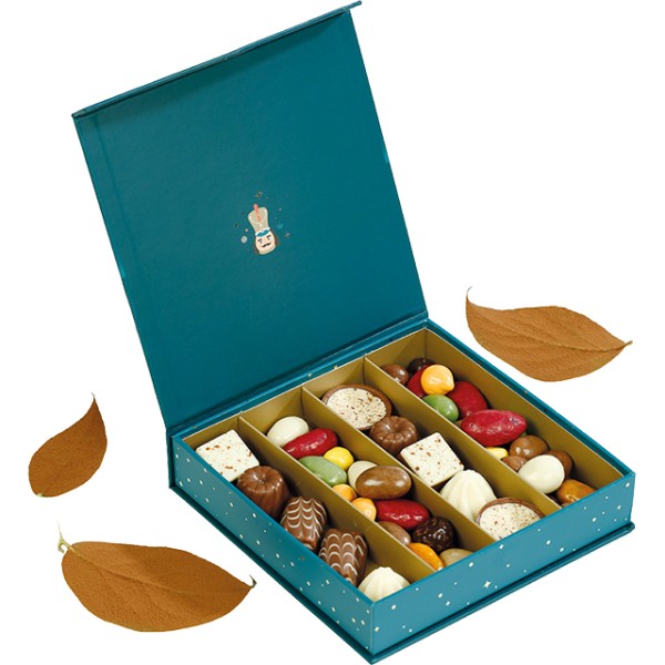 Coffret carton carré chocolats 4 rangées NOEL FEERIQUE bleu/rouge/dorure à chaud or fermeture aimant