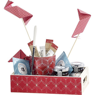Corbeille bois rectangle rouge décor rosaces poignées 2